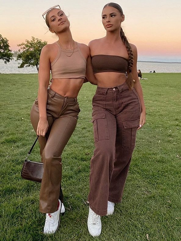 Locker sitzende Freizeithose aus Denim HS952