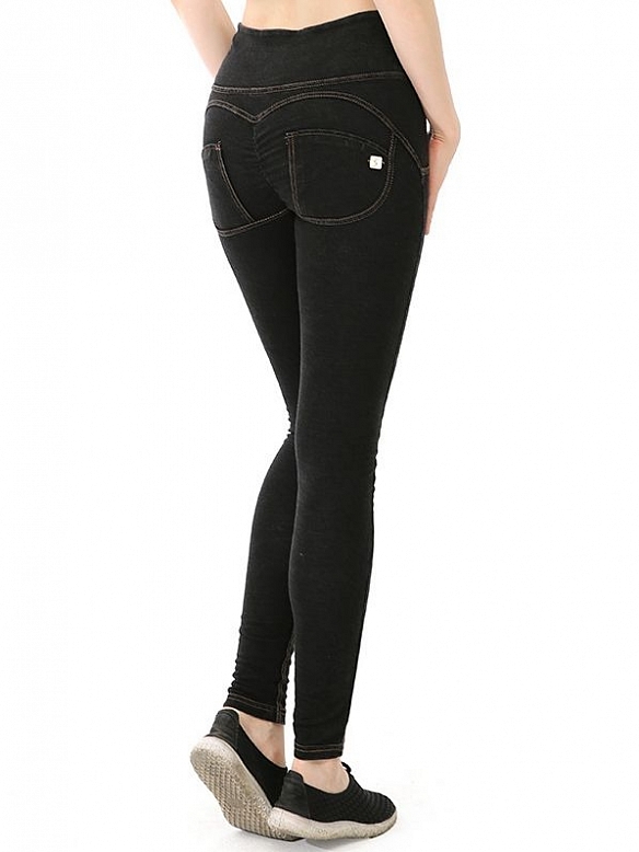 Hochtaillierte, hüftbetonte, eng anliegende Sporthose HS873