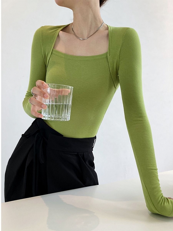 Schlankes und schlankes falsches zweiteiliges Oberteil FT241